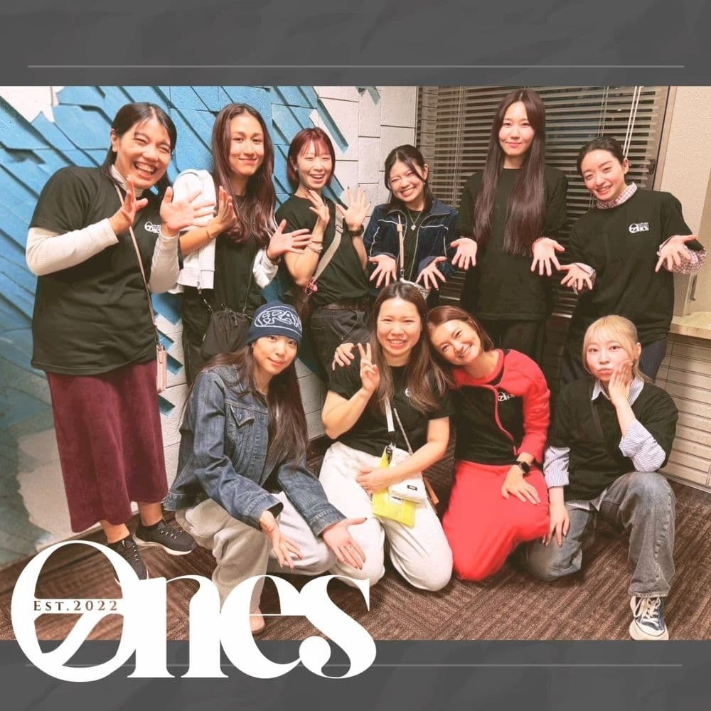 月島・門前仲町・佃エリアのK-POP専門ダンススタジオに所属する登録プロインストラクター陣のアーティスト写真一覧 3Dぷっくりデザインのフレームに収まった現役バックダンサーや振付師たちの肖像 月島駅徒歩2分の100平米大型新設スタジオにてONESグループ14年の実績と月島第一小ダンス監修3年連続の信頼ある指導を提供する講師陣の紹介
